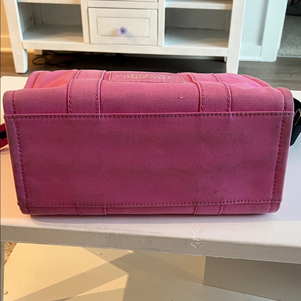 Marc Jacobs Vibrant Pink Tote Bag - Picture 6 of 9